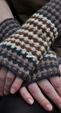 Leeside Mitts by Lorilee Beltman