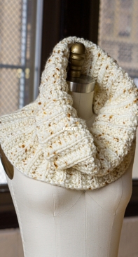 Seeded Rib Stitch Cowl by Antonia Shankland-Free