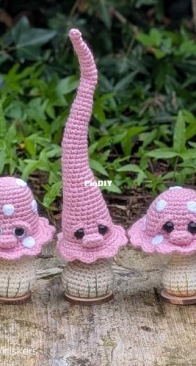 Cottontail and Whiskers - Bea King - Mini Mushrooms - ENGLISH