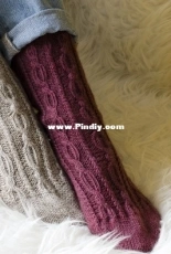 Burgundy socks by Anna Radchenko | WoollyWood Design-Free