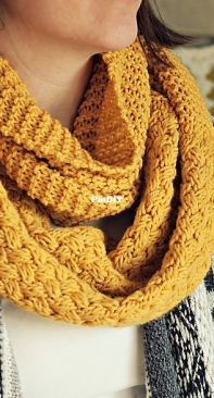 Yellow Brick Cold Cowl by Tracey Galloway  - Free