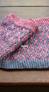 Latticed Mosaic Cowl by Sian Price-White-Free
