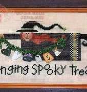 A Stitchers Hands Becky Boos BB045 - Bringing Spooky Treats