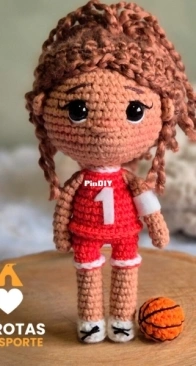 Ateliê Pingouin - Thaís Lira - Thamigurando - Girls in Sports Collection Basketball Player - Coleção Garotas no Esporte Jogadora de Basquete - Portuguese - Free