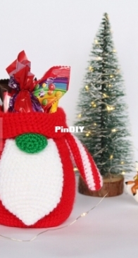Dasha House - Alexandra Shapoval - Christmas Santas bag Gnome