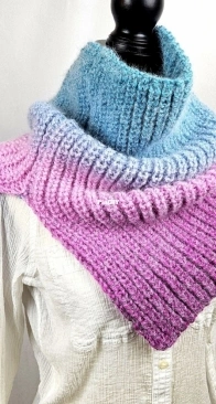 Colorama Cowl by Angeline Webb - Free