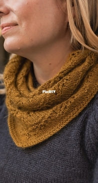 Beach day shawl by Sari Nordlund
