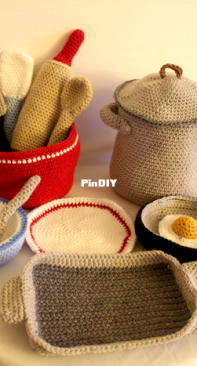 Stringy Ding Ding - Olive - Crochet Cooking Set - Free