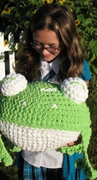 Djonesgirlz - Super Chunky Frog Pillow