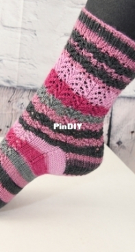 Simple Lace Socks by Cascade Yarns Design Team-Free