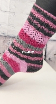 Simple Lace Socks by Cascade Yarns Design Team-Free