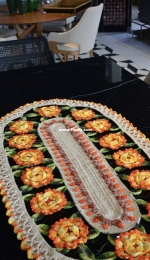 Círculo SA - Ateliê Círculo - Geneci Lehmonn - Porcelain Table Runner with Flowers - Trilho Porcelana com Flores - Portuguese