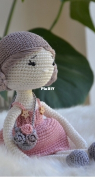 Hobbii Design - Pif Paf - Miv doll - German and English - Free