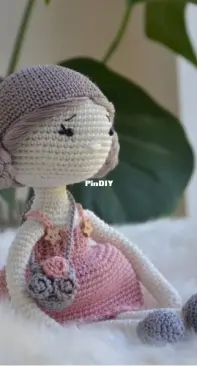 Hobbii Design - Pif Paf - Miv doll - German and English - Free