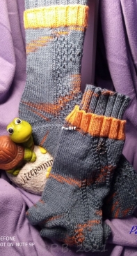 Zopf und Zöpfchen mal anders Socken by Petra Baur-German-Free