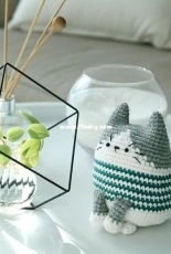 Big Bebez-  Yun Young Lee - The Tong Tong Gray White Cat