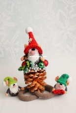 Mala Designs - Mandy Herrmann - Elf With Holly - German