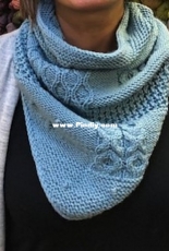 KnitTripper Cowl by Anna Peterseil
