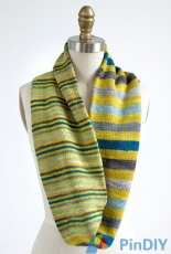 Manos del Uruguay-F74-Rings of Rings Cowl by Lisa R. Myers-Free