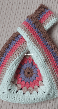 Sunburst Motif Knot Bag by Day’s Crochet