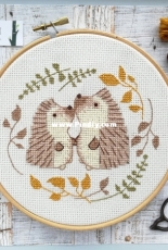 Little Beach Hut - Hogs and Kisses Hedgehog PCS