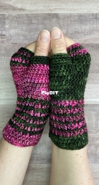 Evergreen Whimsy - Erika Loftin - Beach walk mitts