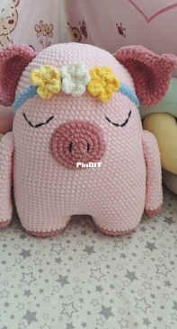 Crochet Story Shop - Liliya - Sleepy Pillow Pig - Almofa de Porco Sonolento - Portuguese - Translated