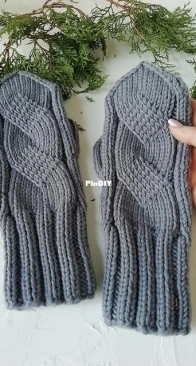 Mittens Rino by Nataliia Maksiuta