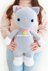 Bunnies and Yarn - Michelle Alvarez - Frida the Friendly Cat Crochet Pattern