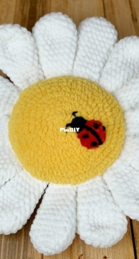 Favorite ami toys _ daisy flower pillow crochet pattern _ English