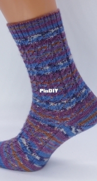 Kundry Kursiv by Socken Heike Häuptner-German-Free