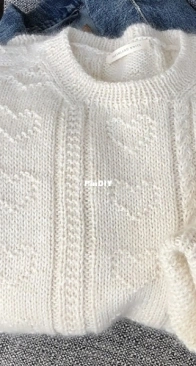 Sweet Gift of Love Sweater by Marjolijn Reuter - German