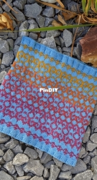 Clustora Cowl by Vikki Perkins-Free