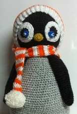Pompom hat Penguin