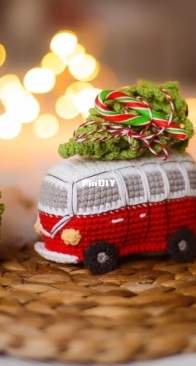 Magic Filament - Tatyana Lysenko - Minivan with Xmas Tree and Ice Cream