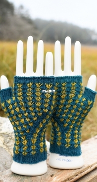 Constellate Mitts by Hunter Hammersen