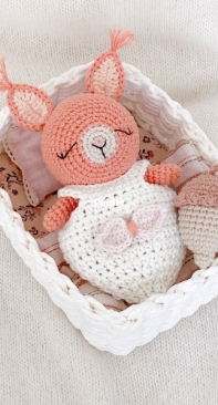 Melealine - Valérie Briançon - Ruby, the cute squirrel with its acorn - Ruby Le Petit écureuil et Son Biberon-Gland - French