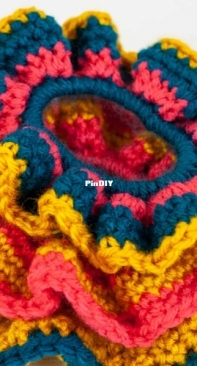Winding Road Crochet - Lindsey Dale - Crochet Scrunchies for Beginners