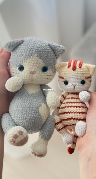 FunnyRabbitToys - 2 in 1 crochet Cats