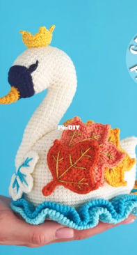 Natura Crochet - Natasha Tishchenko - Naomi the Swan