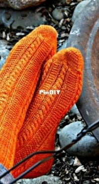 Paper Moon Socks by AnneLena Mattison-German-Free