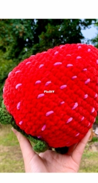 Roxanes Design - Roxane Tissier - Big Strawberry - Free
