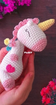Vivir Vintage - Karla Evangelina Kopaitich - Salvadora the Unicorn - Unicornio Salvadora - English and Spanish - Free