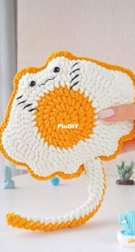 CrochetStudioUSArt - Jeff Ratlis - Egg Ray