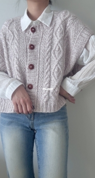Lales' Frame Vest by JJOO knit