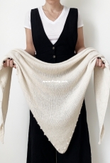 Animer Triangle Shawlette by Sabina Harnage - Free