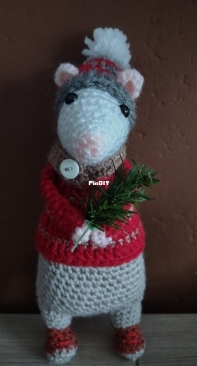 Little Brambles Crochet -Pip the winter mouse