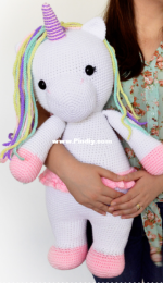 Bunnies and Yarn - Michelle Alvarez - Betsy the Big Unicorn - Betsy la unicornio grande - Spanish