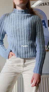 Easy Wide Rib Sweater by Elisabeth Johannessen - Easy as knit