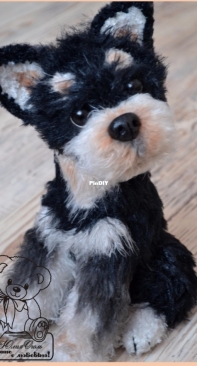 Julia Ogol - Julia Yu Ogol - Dog Chips -  Portuguese - Translated